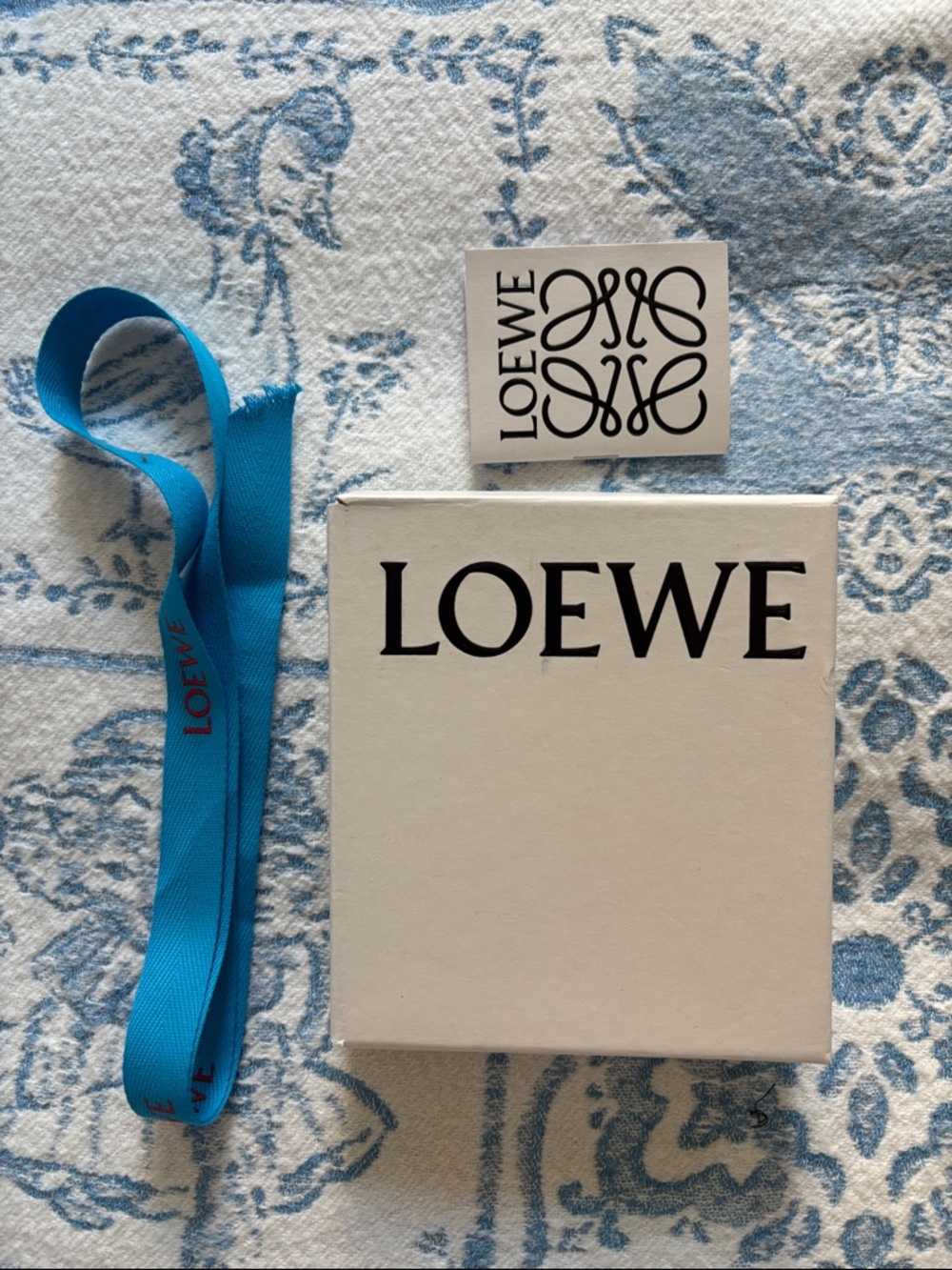 💙 NEW Loewe White Box with Turquoise Ribbon